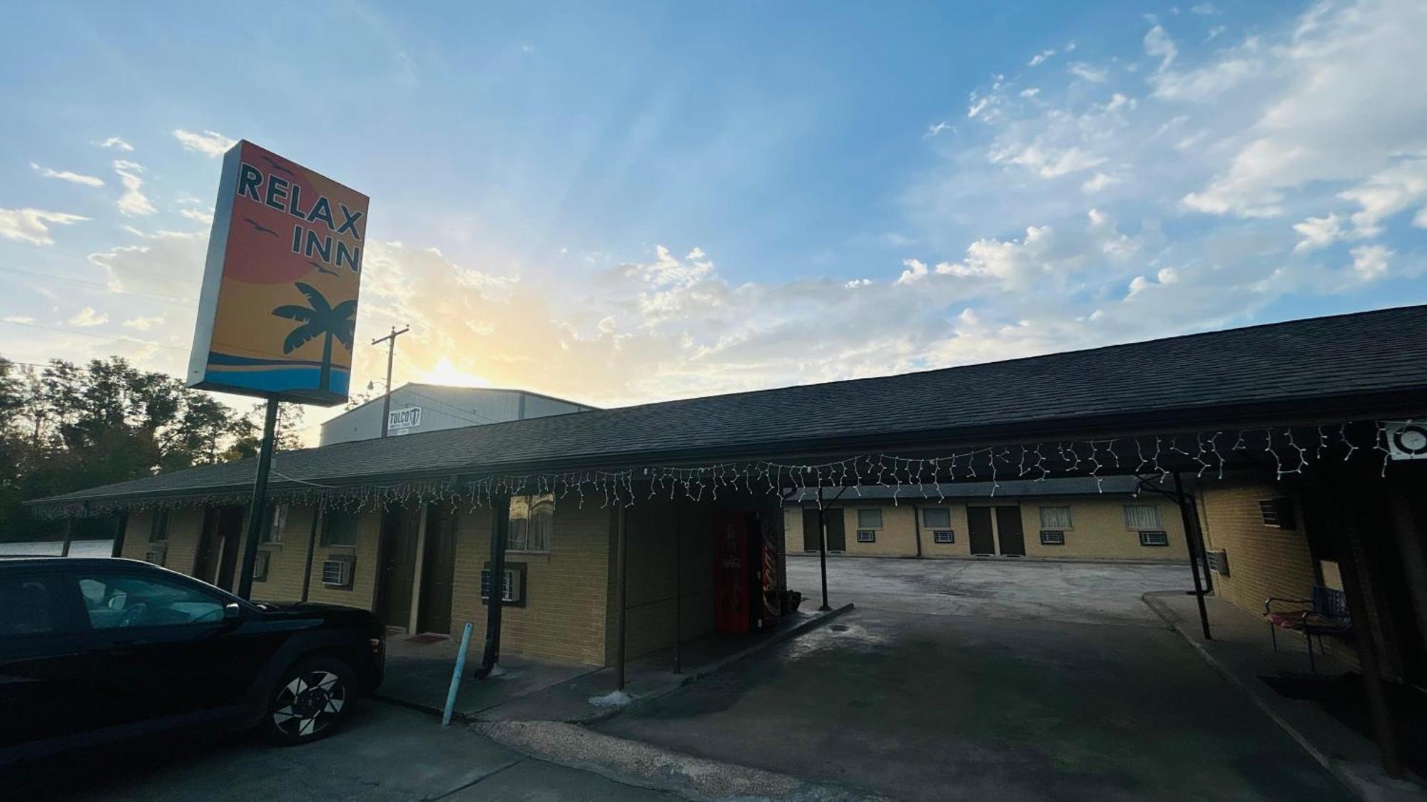 Relax Inn By Oyo Sulphur Hwy 90 Екстериор снимка